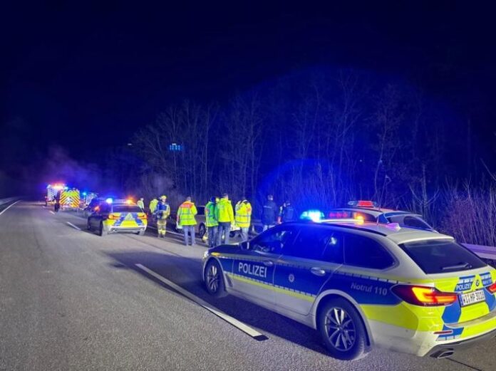 Vorläufige Festnahme nach Flucht: 20-Jähriger ohne gültigeFahrerlaubnis unterwegs (FOTO)