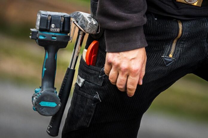 Höherer Lohn für die „höchsten Jobs“ im Main-Kinzig-Kreis: 16,60 Euro pro Stunde ist das neue „Dachdecker-Minimum“