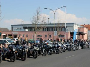 01 biker in fahrt 3 f4e5eecea43ada3e913cd451eb3810e5 mkk