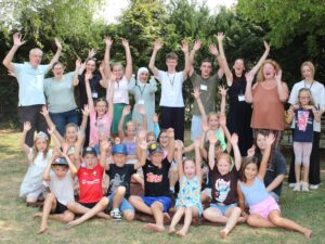 05 ferienspiele neuberg 2026 org betreuer haende hoch 5b0c9d2bd5cc363a58102074b40d34f8 mkk