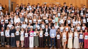 1. abiturjahrgang 2026 des franziskanergymnasiums kreuzburg c94545ded399335576085626cf99c6f2 mkk 950x534