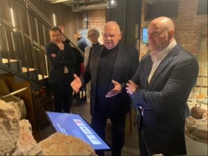 316705v 98ded06a3dd8837dd3eaf21346644fbb mkk