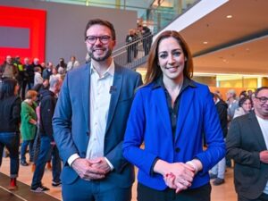 317129v d0414cf685cecf7e3378e89e943259f2 mkk