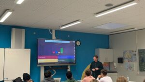 landtagsabgeordneter patrick appel beim interaktiven quiz mit sc 96dfecea6a33a019333a1a45e72871a3 mkk 950x534