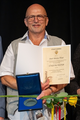 hanau mayor 3b2d85bcf8eea5c5a157b5866eaba9ad